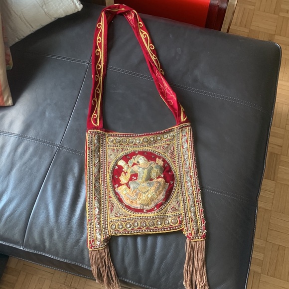 • Gorgeous Thai Handmade Shoulder Bag • - Picture 3 of 9